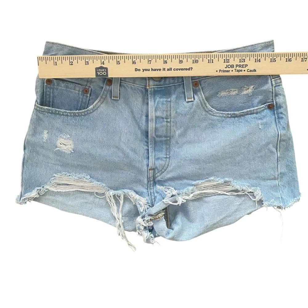 Levi’s Women’s 501 Denim Shorts Size 29 Light Wash Distressed Cut Off Button Fly